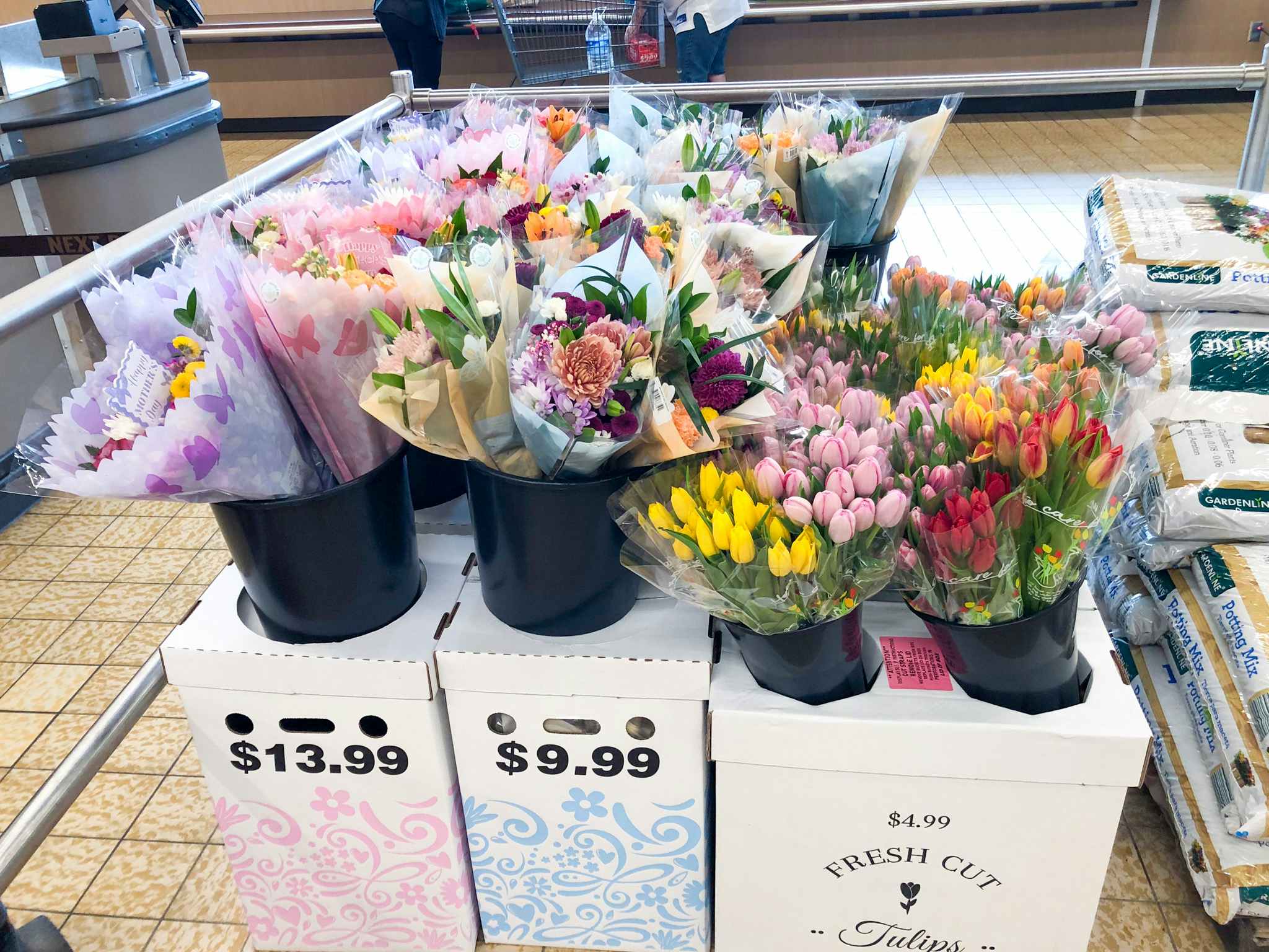 aldi mothers day flowers