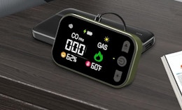 a gas and carbon monoxide detector plugged into a wall 
