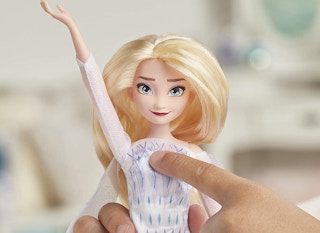 amazon disney elsa doll 2021 1 1638455904 1638455904