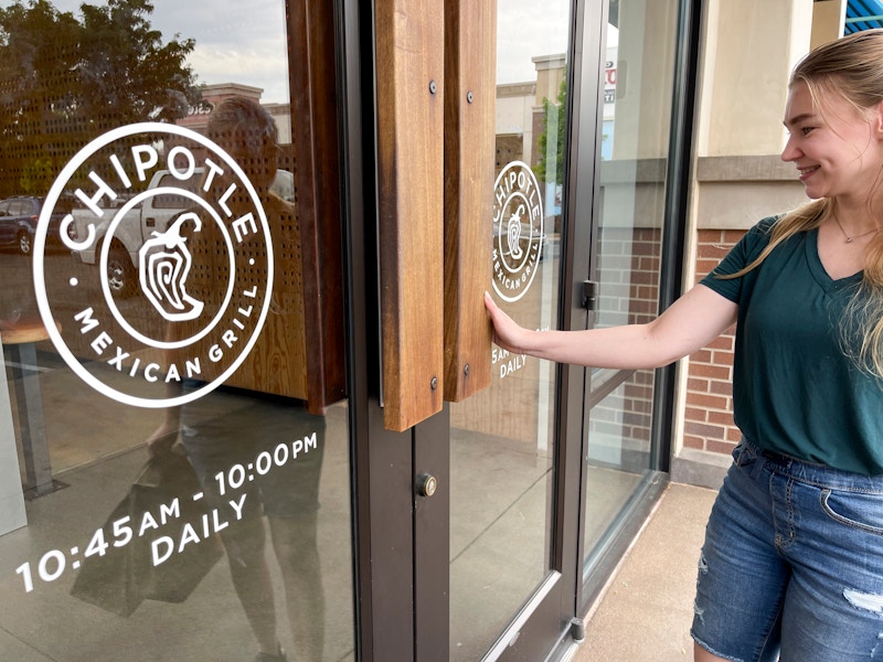 chipotle-restaurant-2022-25