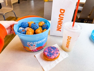 dunkin-spring-menu-april-2025-cotton-candy-donut-munchkin-bucket-arctic-cherry-energy-kcl-4
