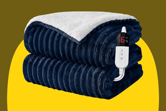 This Machine-Washable Electric Heated Blanket Is $25.49 on Amazon Right Now
