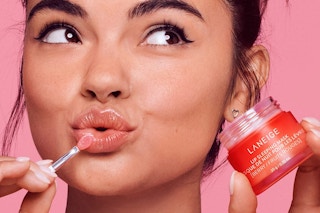 A woman using a Laneige lip sleeping mask