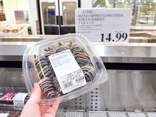 costco-bakery-items-chocolate-covered-strawberries-1499-2025-kcl-1