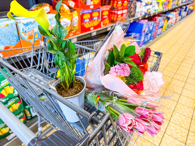 aldi-mothers-day-flower-deals-1