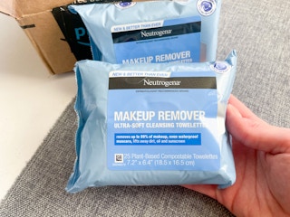 two pack neutrogena makeup wipes