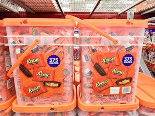 buckets of reeses