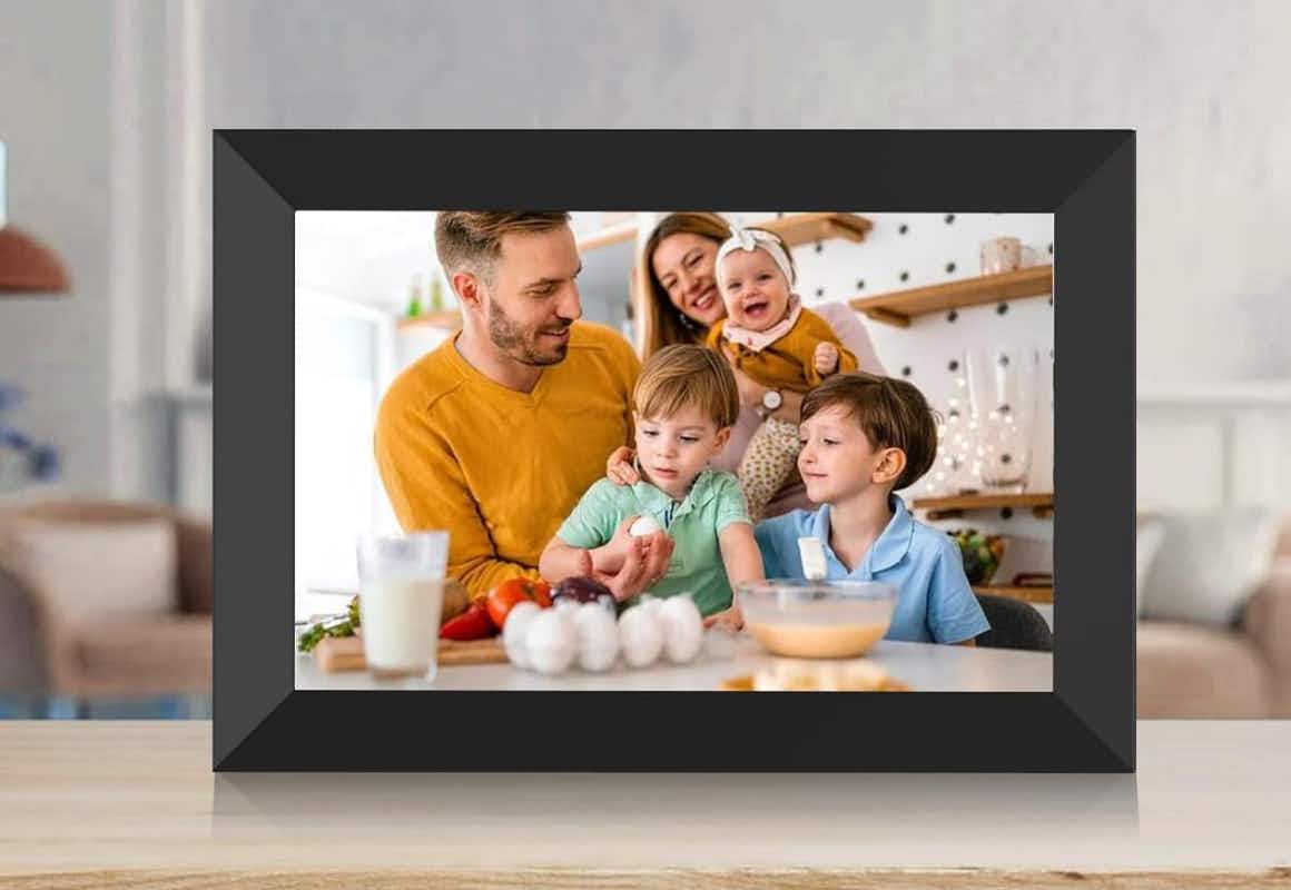 Digital 10" Picture Frame, Just $35 With Amazon Coupon