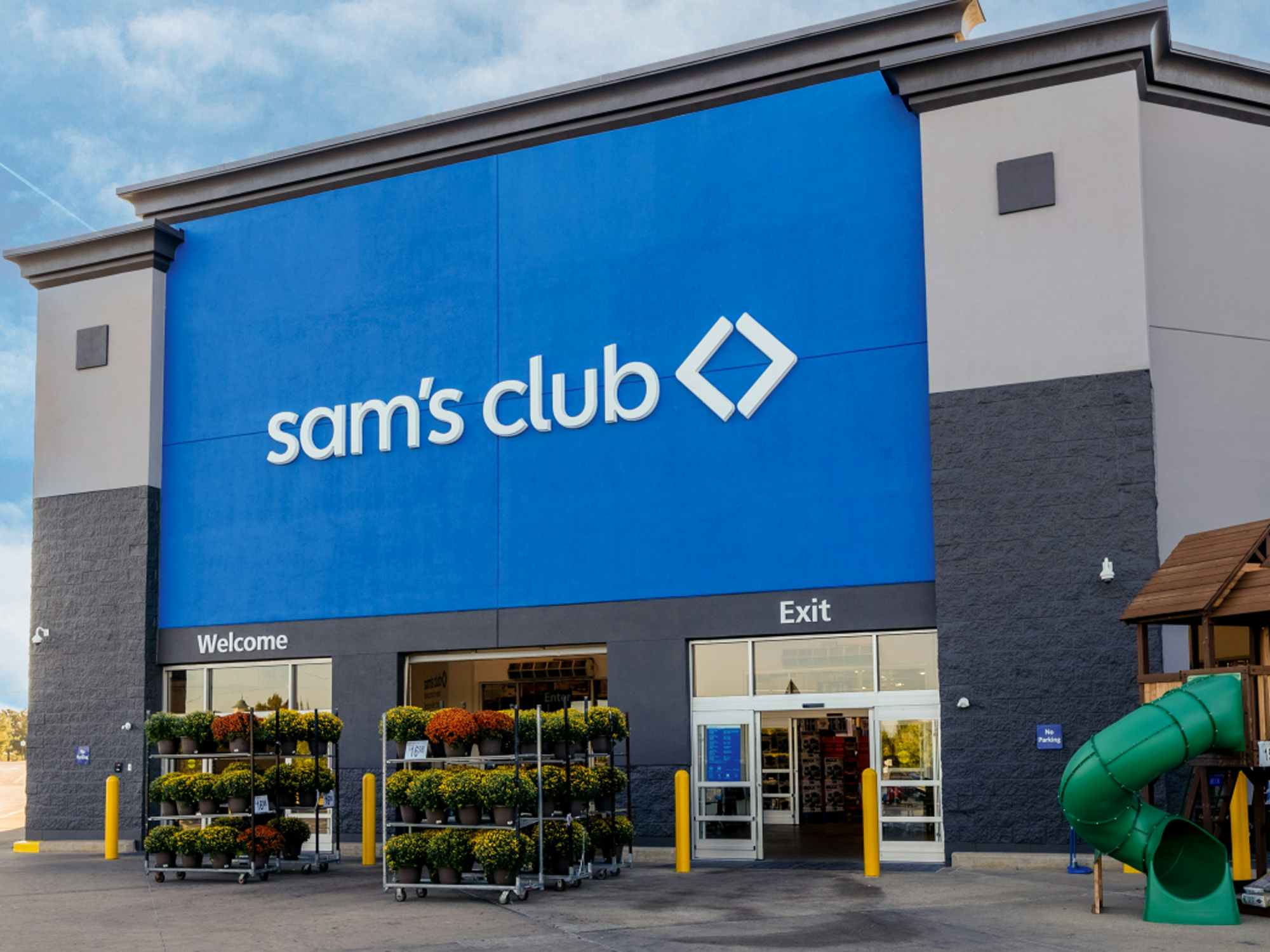 The exterior of a Sam's Club store