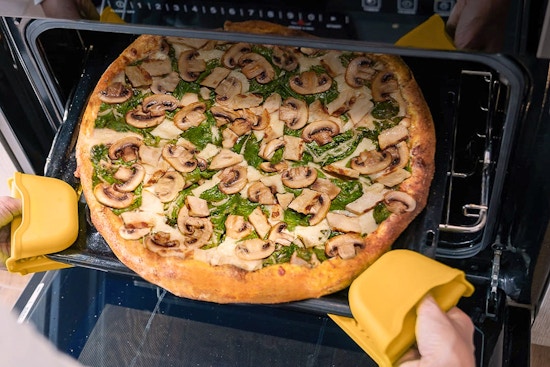 Someone baking a Papa Murphy's pizza in their oven