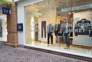 gap area shot store front 091018 1536597744 e1536598240442