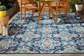 Lifestyle Better Homes & Gardens outdoor area rug (5' x 7' Blue Medallion)