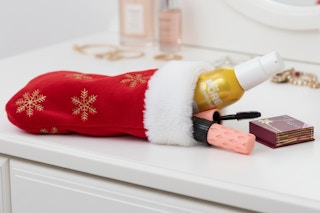 get 3 mini benefit cosmetics products 