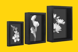 Set of three picture frames. 