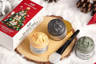 a face mask gift set