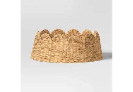 Wondershop Scalloped Tree Collar