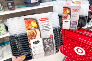 Rubbermaid Food Storage Set at Target help in front of shopping cart