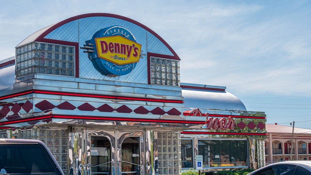 Exterior-of-a-Dennys-restaurant.