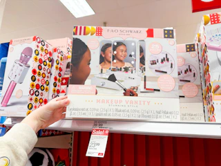 fao-schwarz-makeup-vanity-set-target1