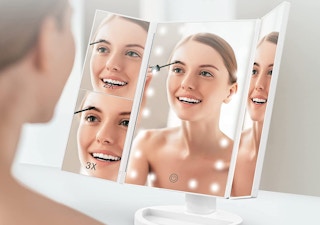 amazon trifold makeup mirror 2022 2 1641490669 1641490669