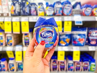 hand holding tums chewy bites in store aisle