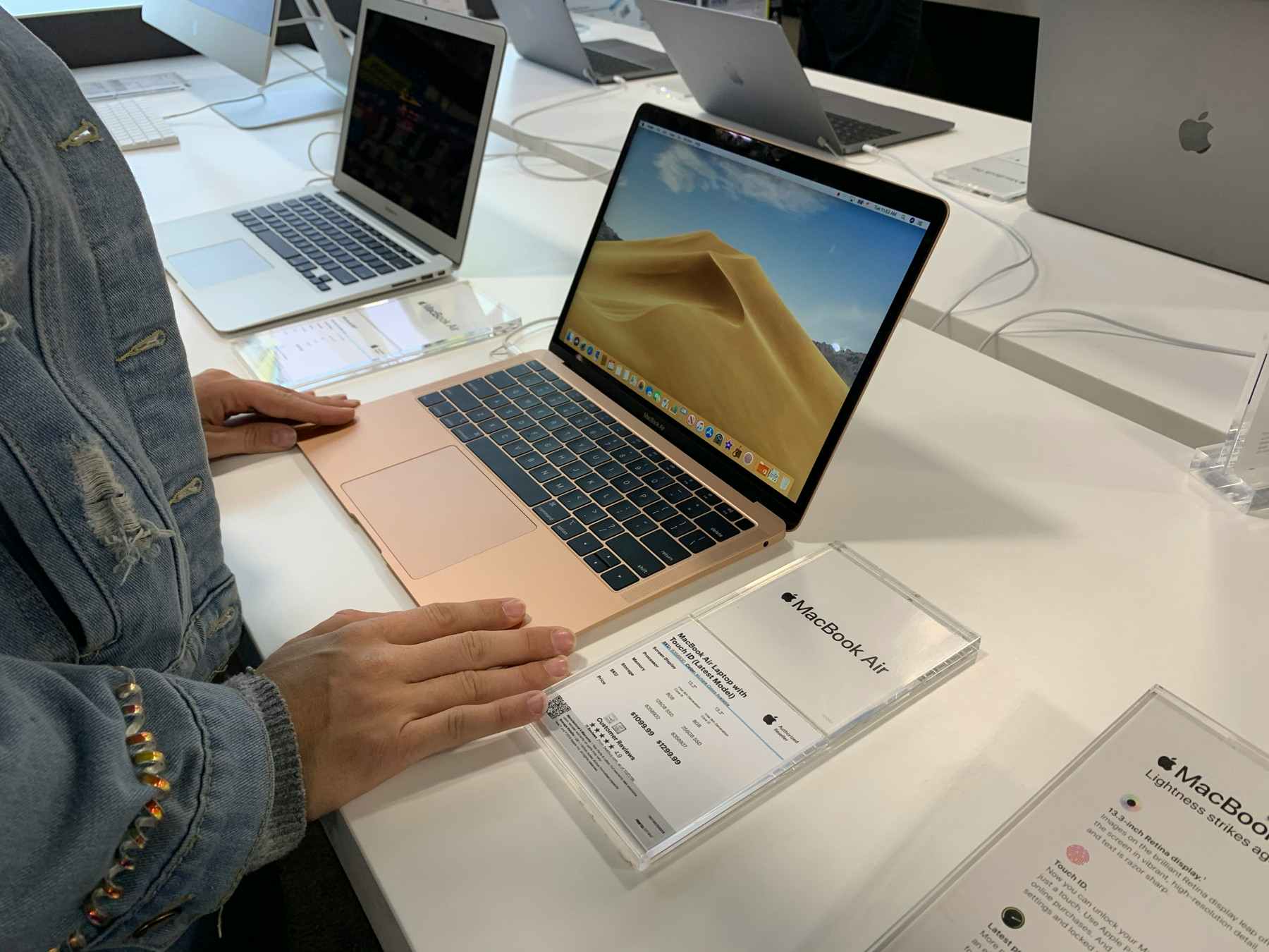 Get a Refurbished MacBook for as Little as $195 at Daily Steals
