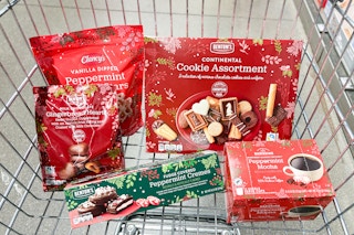 aldi-holiday-food-finds-cookies-chocolate-peppermint-pretzels-coffee