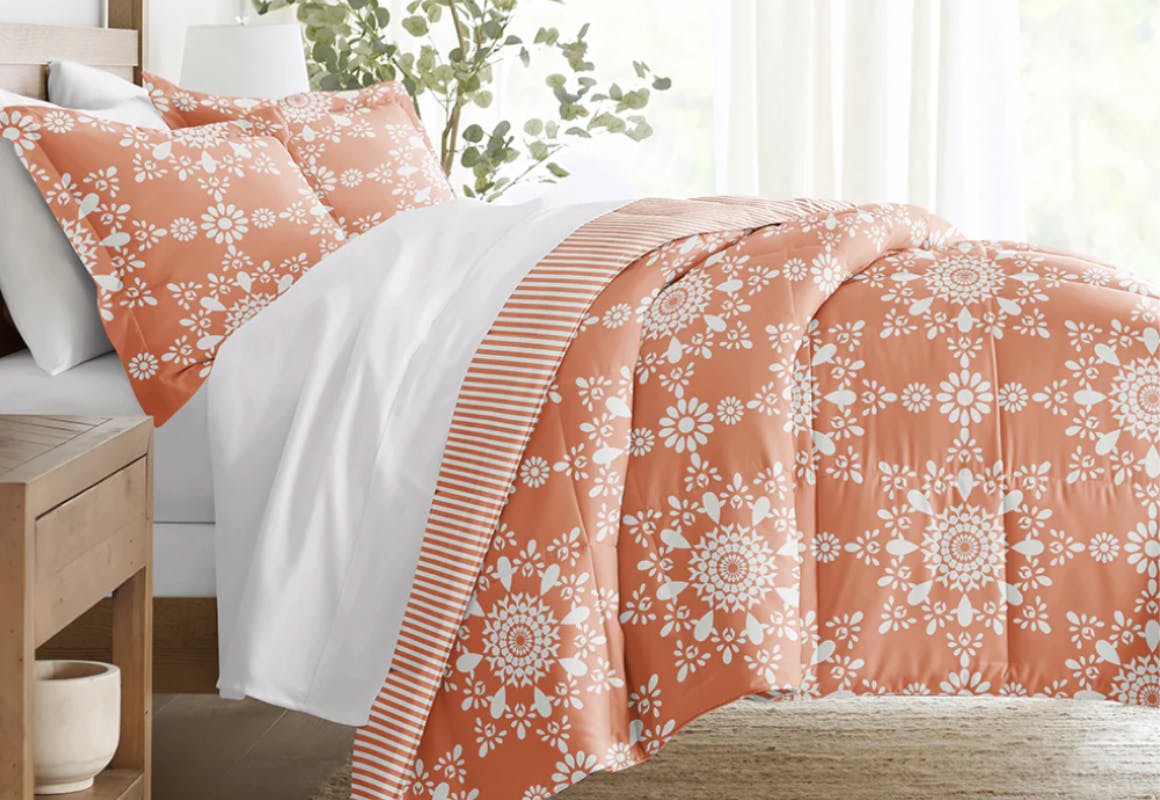 Linens & Hutch Comforter