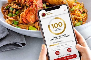 red-lobster-rewards-app-phone