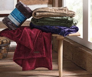 columbia super soft throw lifestyle image 2022