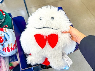 petco-clearance-yeti-pillow