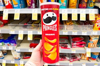person holding a can of pringles