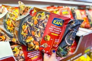 hand holding a giovanni rana meal