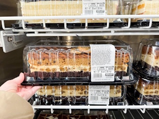 costco-chocolate-chip-cookie-bar-cake-1