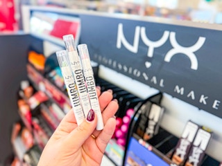 hand holding nyx jumbo eye crayons