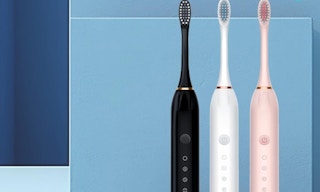 a pack of electric toothbrushes on a blue display