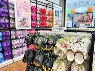 crocs-clogs-in-store-2023-14