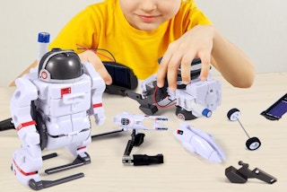 a kid build a toy robot