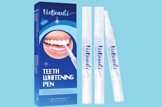 A box of VieBeauti teeth whitening pens and three loose whitening pens