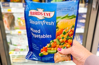 hand holding a bag of birds eye vegetables