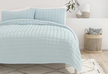 Linens & Hutch Quilt Sets