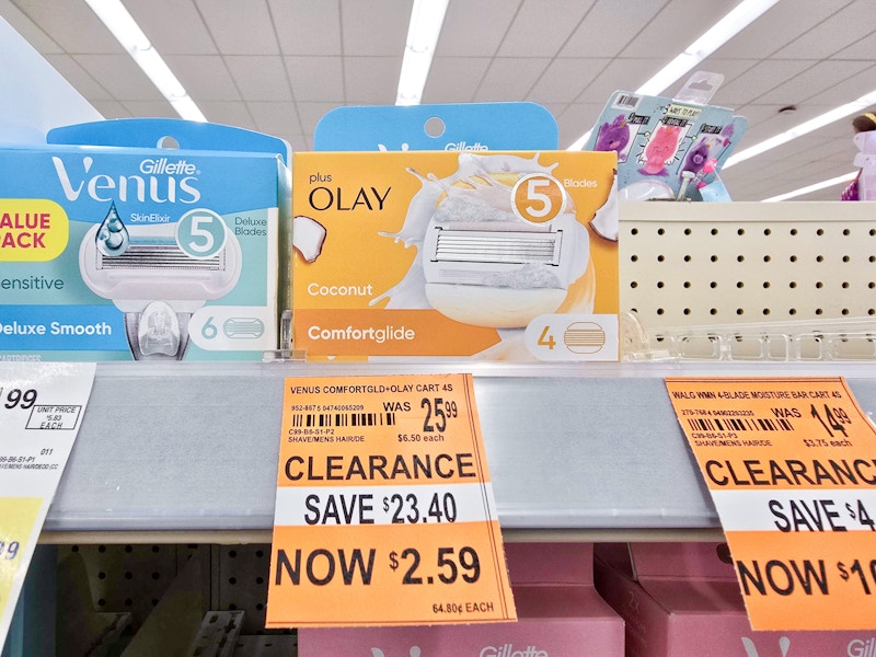 gillette venus razor cartridges with a clearance sign for $2.59