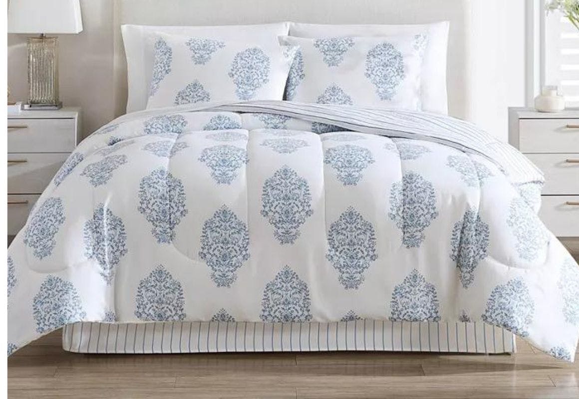 Hallmart Collectibles Bed-in-a-Bag Set