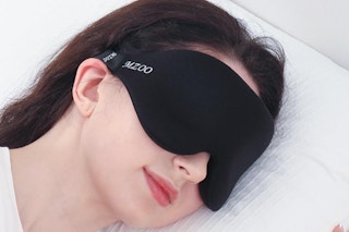 Woman sleeping with the MZOO Luxury Sleep Eye Mask.