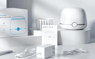 a retainer cleaner and its accessories 