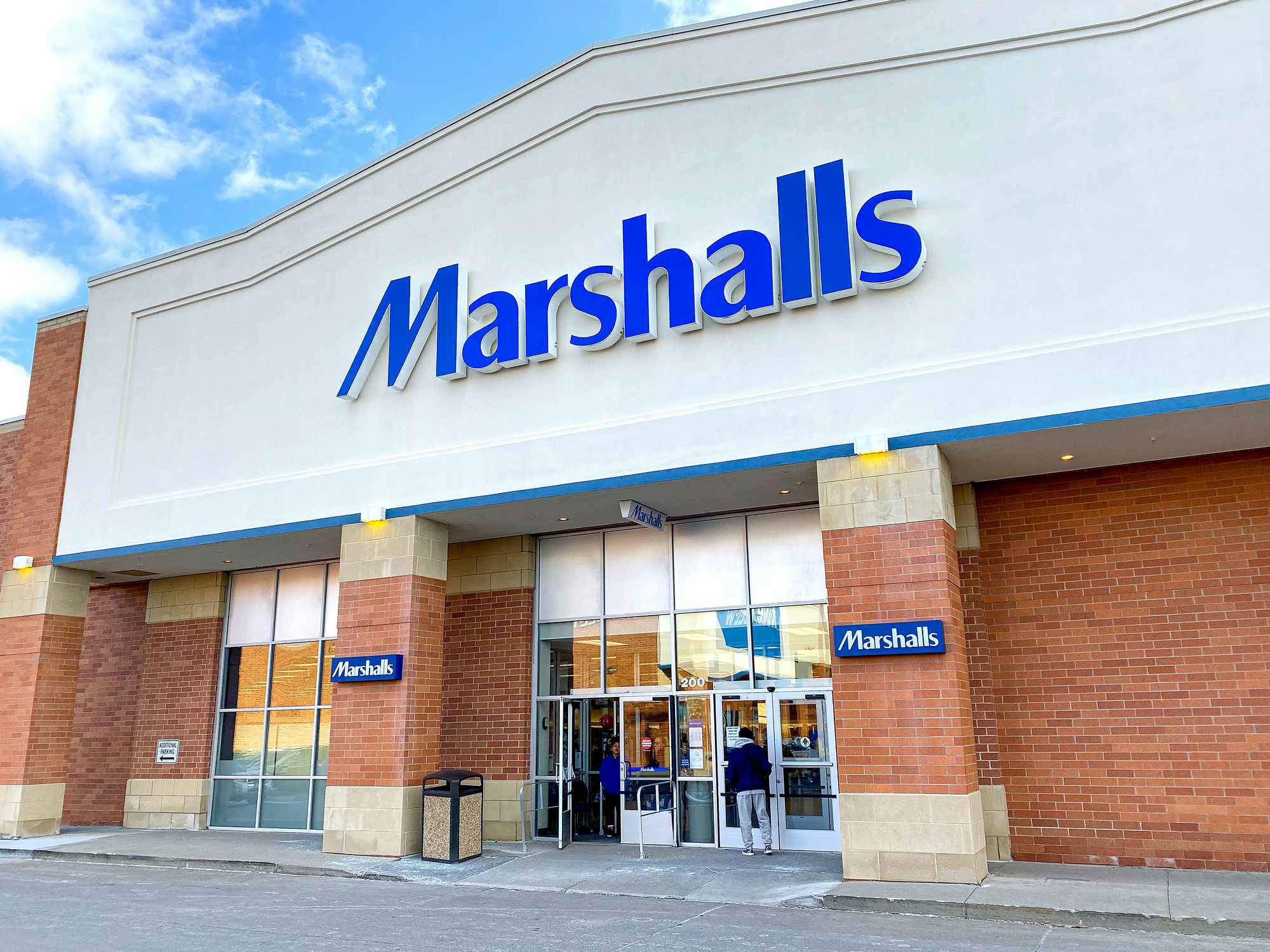 marshalls store exterior storefront