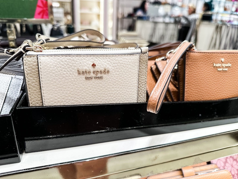 kate-spade-outlet-wristlets-kcl-retail-2