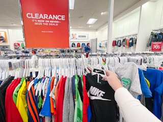 nike clearance tees on rack