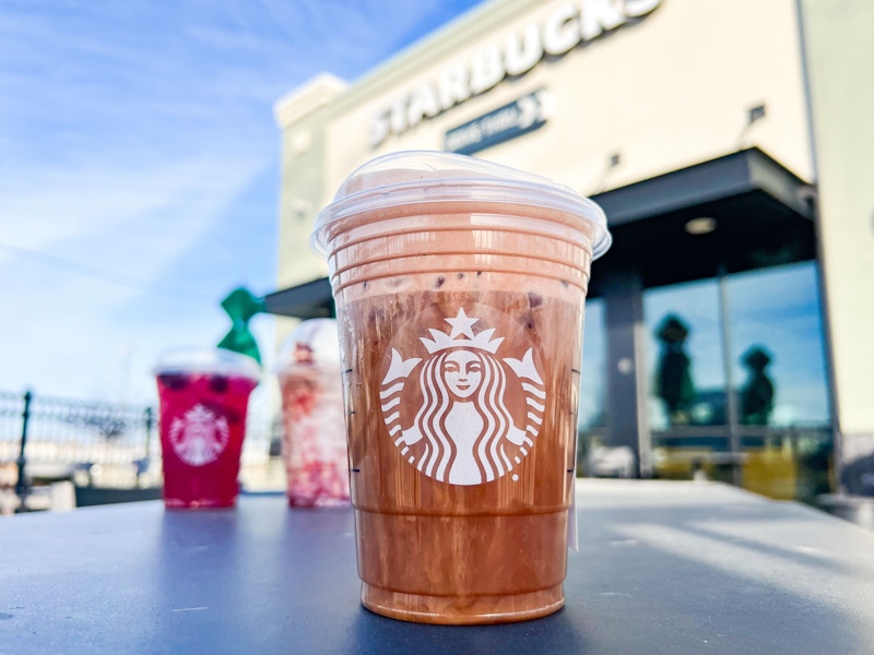 starbucks-new-winter-menu-blackberry-sage-refresher-frappuccino-kcl-3