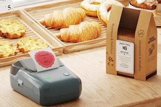 a label maker by baked goods